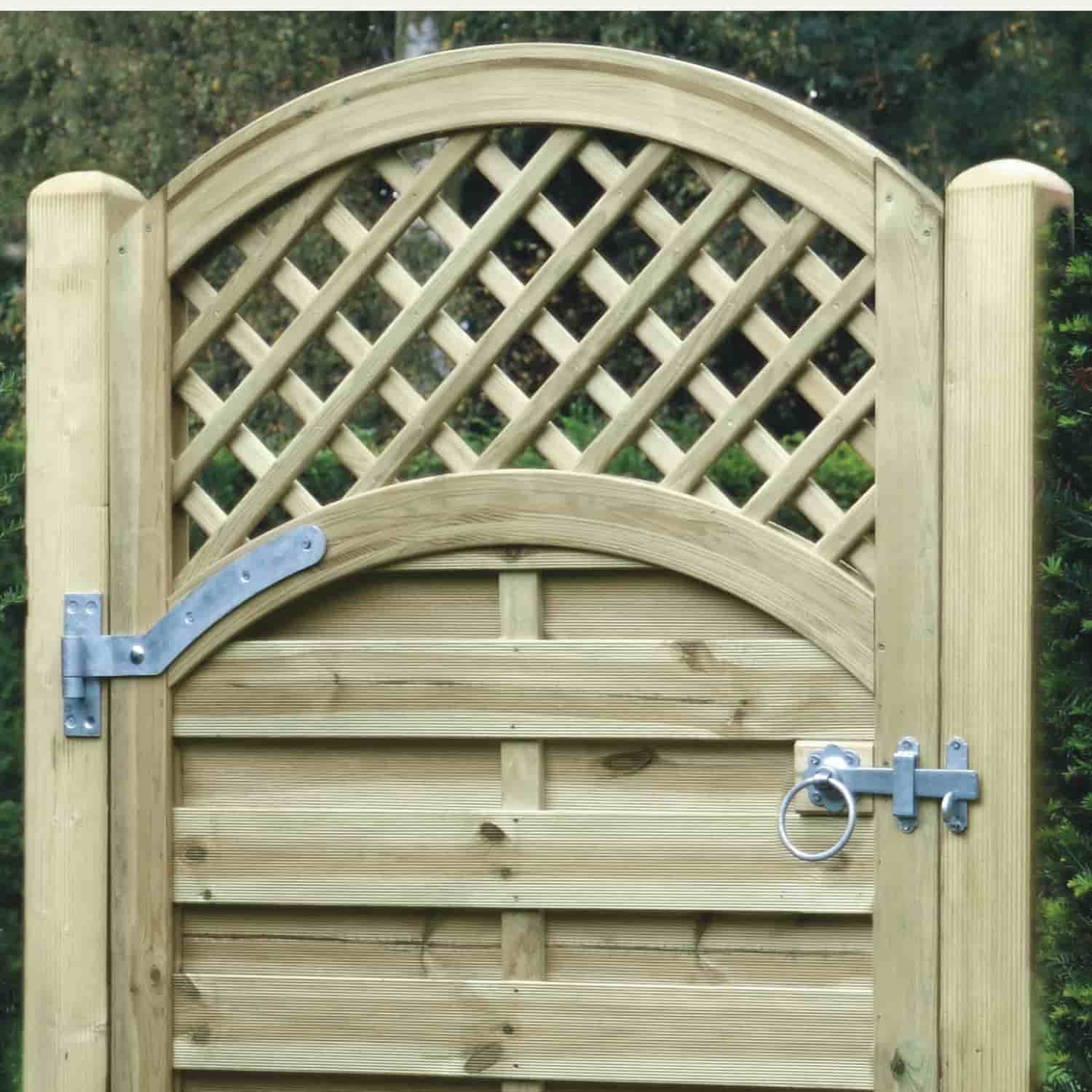 Smooth planed European Gate Posts - 4"x 4" PAR 3.5" x 3.5" (100mm x 100mm PAR 90mm x 90mm) - Image 3